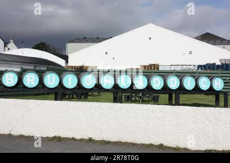 La distilleria Bruichladdich sull'isola di Islay Foto Stock