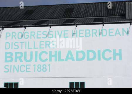 La distilleria Bruichladdich sull'isola di Islay Foto Stock