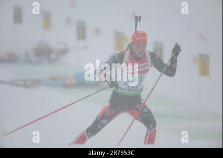 Simon Schempp Aktion Biathlon, 4X7, 5km Staffel der Herren am 12.12.2010 a Hochfilzen. Foto Stock