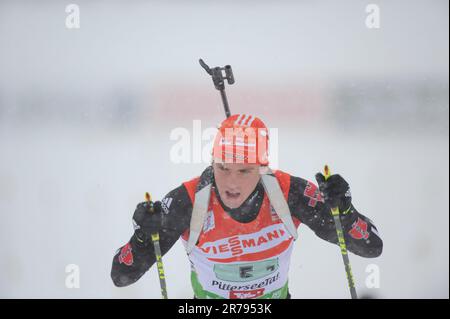 Simon Schempp Aktion Biathlon, 4X7, 5km Staffel der Herren am 12.12.2010 a Hochfilzen. Foto Stock