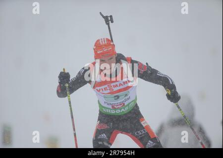 Simon Schempp Aktion Biathlon, 4X7, 5km Staffel der Herren am 12.12.2010 a Hochfilzen. Foto Stock