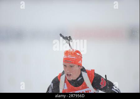 Simon Schempp Aktion Biathlon, 4X7, 5km Staffel der Herren am 12.12.2010 a Hochfilzen. Foto Stock