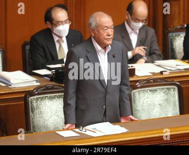 Tokyo, Giappone. 14th giugno, 2023. Il ministro delle Finanze giapponese Shunichi Suzuki è presente alla sessione plenaria della Camera superiore alla Dieta Nazionale di Tokyo mercoledì 14 giugno 2023. (Foto di Yoshio Tsunoda/AFLO) Foto Stock