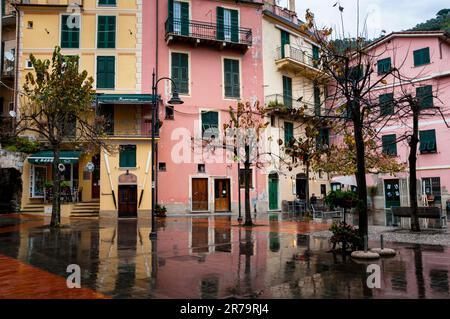 Case a torre a Monterossa al Mare, cinque Terre, Riviera Ligure, Italia. Foto Stock