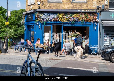 Broadway Market a East London in una giornata di sole. Foto Stock
