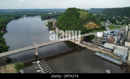 Una vista aerea di Barns Bluff che guarda al Fiume Mississippi nella citta' di Red Wing, Minnesota. Foto Stock
