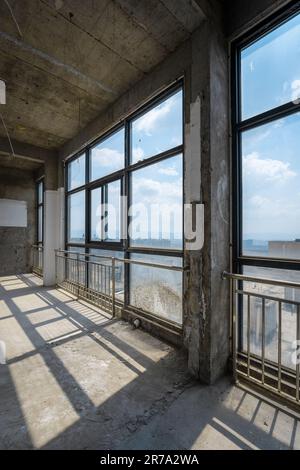 L'interno di un edificio residenziale di recente costruzione. Foto Stock