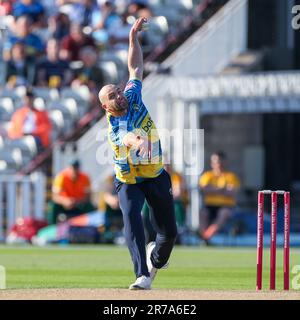 Il bowling Bears’ Jake Lintott si è tenuto a Birmingham il 3 giugno 2023, durante la partita Vitality T20 Blast tra Birmingham Bears & Notts Outlaws Foto Stock