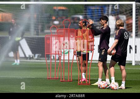 Francoforte, Germania. 14 giugno, 2023. Nazionale, formazione nel campus DFB prima della partita internazionale contro la Polonia. Leroy Sané (l-r), Kai Havertz e Julian Brandt durante l'allenamento. Foto: Federico Gambarini/dpa Foto Stock