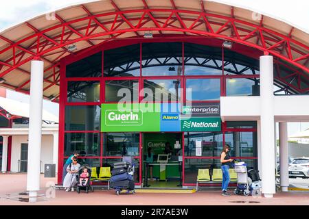 Guerin, Alamo, Enterprise and National, negozio di noleggio auto e banco Cusstomer, all'aeroporto di Faro, Algarve, Portogallo Foto Stock