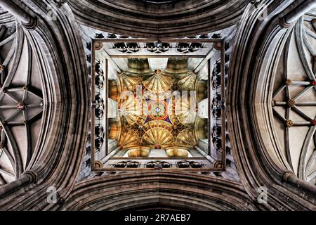 La Cattedrale di Canterbury, guardando verso il valico, a sud-est dell' Inghilterra, amministrative contea del Kent, England, Regno Unito Foto Stock