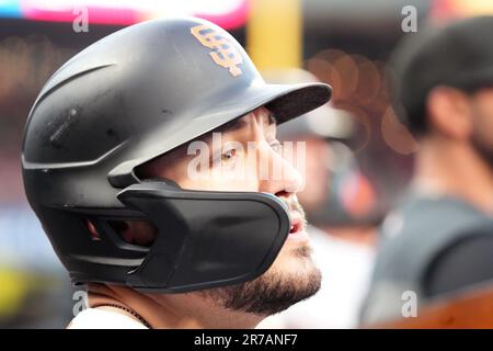 St Louis, Stati Uniti. 13th giugno, 2023. San Francisco Giants Michael Conforte guarda l'azione contro la St. Louis Cardinals dal dugout al Busch Stadium di St Louis su Martedì, Giugno 13, 2023. Foto di Bill Greenblatt/UPI Credit: UPI/Alamy Live News Foto Stock
