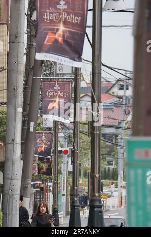 Tokyo, Giappone. 14th giugno, 2023. Banner per 'Warner Bros. Studio Tour Tokyo - The Making of Harry Potter' sono viste espositore vicino a struttura a Tokyo, Giappone il Mercoledì, 14 giugno 2023. Questa struttura aprirà il 16 giugno 2023. Questa struttura aprirà il 16 giugno 2023. Foto di Keizo Mori/UPI Credit: UPI/Alamy Live News Foto Stock