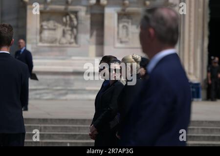 Milano, Italia. 14/06/2023, la famiglia di Berlusconi, Marina Berlusconi, Pier Silvio Berlusconi, Barbara Berlusconi, Eleonora Berlusconi, Luigi B erlusconi, fidanzata di Marta Fascina, partecipa ai funerali di Stato per l'ex primo Ministro italiano Silvio Berlusconi al Duomo il 14 giugno 2023 a Milano. Credit: Tiziano Ballabio Credit: Tiziano Ballabio/Alamy Live News Foto Stock