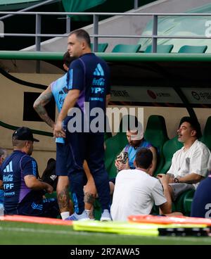 Pechino, Cina. 14th giugno, 2023. Il Lionel messi argentino (2nd R, posteriore) viene visto durante una sessione di allenamento in vista di una partita internazionale amichevole tra Argentina e Australia allo Stadio dei lavoratori di Pechino, capitale della Cina, 14 giugno 2023. Credit: Wang Lili/Xinhua/Alamy Live News Foto Stock