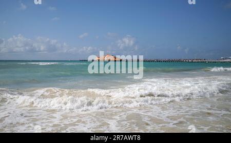 Vista del molo di partenza dei traghetti di Winjet a Playa del Carmen Yucatan Mexixo Foto Stock