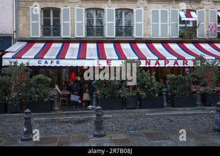 Cafe le Bonaparte sulla strada Rue Bonaparte a Parigi, Francia. Marzo 24, 2023. Foto Stock