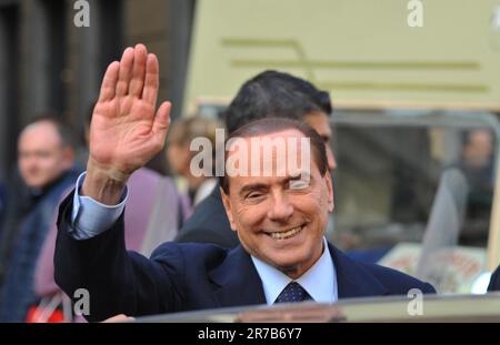 Milano, . 14th giugno, 2023. Milano, 14-06-2023 ARCHIVIO - SILVIO BERLUSCONI al centro 2010 Credit: Independent Photo Agency/Alamy Live News Foto Stock