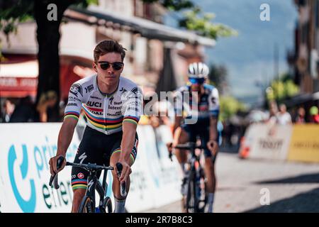 Leukerbad, Svizzera. 14th giugno, 2023. Foto di Zac Williams/SWpix.com- 14/06/2023 - Ciclismo - 2023 Tour de Suisse - Stage 4 - Remco Evenepoel, Soudal Quickstep. Credit: SWpix/Alamy Live News Foto Stock