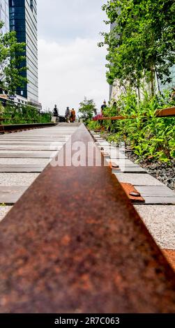 NEW YORK, NEW YORK, USA - 12 GIUGNO 2023: Vista dall'High Line W 30st 11th Avenue vicino a Hudson Yard su Manhattan Foto Stock