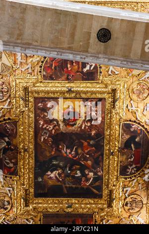 Basilica di San Nicola, Bari, durante la Festa di San Nicola, 2023 Foto Stock