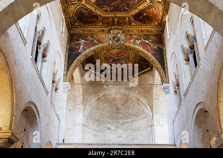 Basilica di San Nicola, Bari, durante la Festa di San Nicola, 2023 Foto Stock