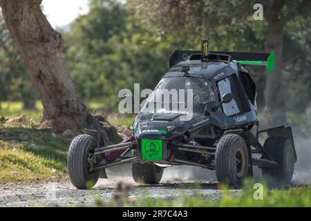 Anogyra, Cipro - 29 gennaio 2023: Thomas Nicos Loukas (CY) alla guida di Semog Bravo Sport Crosskart ad Anogyra Rally Sprint 2023 Foto Stock