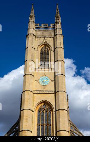 La torre di San Lukes Church, situata in Sydney Street a Chelsea, Londra, Regno Unito. Foto Stock