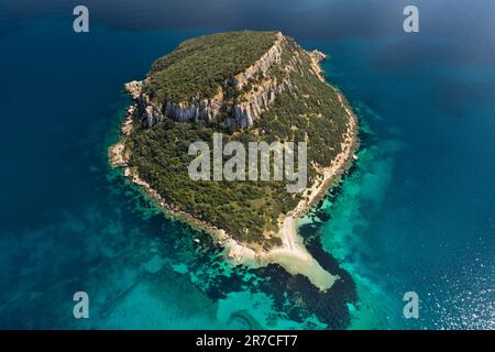 Sardegna Isola di Figarolo Golfo Aranci Mar Mediterraneo, mare azzurro, acqua turchese, spiaggia sabbiosa Foto Stock