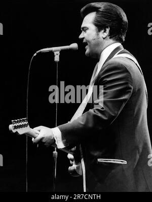 New York, New York, 3 giugno 1972. Conway Twitty, star della musica country, si esibisce al Madison Square Garden. Foto Stock