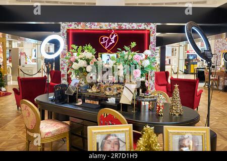 BANGKOK, THAILANDIA - CIRCA GENNAIO 2020: Prodotti Dolce e Gabbana esposti al centro commerciale Siam Paragon di Bangkok. Foto Stock