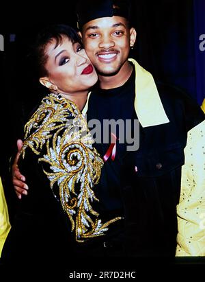 Lisa Fisher e Will Smith backstage all'evento di Grammy a Hollywood Random celebrità dal 90s. Foto Stock