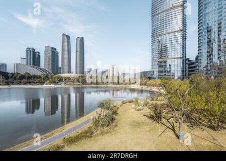 Giornata di sole nella città finanziaria di Chengdu. Foto Stock