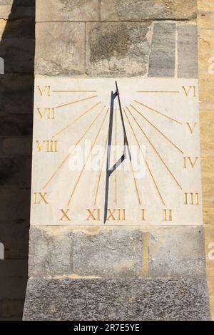 Meridiana sulla torre di St Mary's Church, Thame, Oxfordshire, Regno Unito Foto Stock