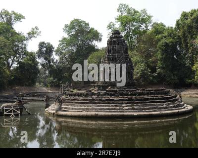 Neak Pean Royal Reservoir, Siem Reap Province, Angkor's Temple Complex Sito Patrimonio dell'Umanità dall'UNESCO nel 1192, costruito dal re Jayavarman V. Foto Stock