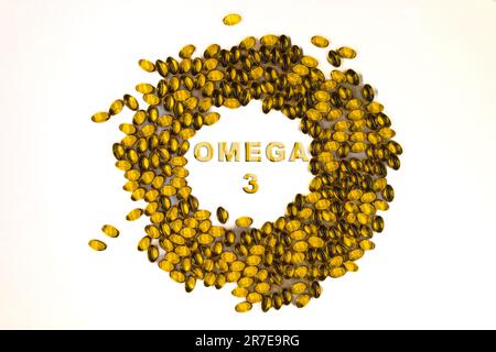 Capsule o compresse di acidi grassi OMEGA-3. Integratori alimentari per la salute. Foto Stock