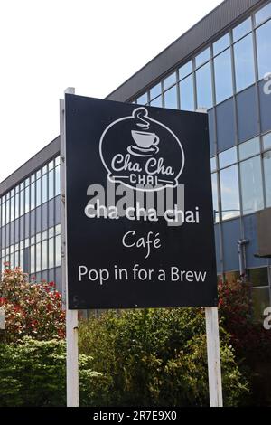 Cartello per Cha Cha Chai Cafe, Burnley Foto Stock