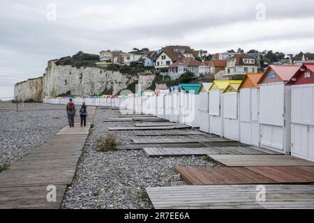 Criel-sur-Mer (Normandia, Francia settentrionale): Capanne sulla spiaggia sulla sabbia Foto Stock