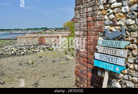 Wildlife, Fitter, Without, letter segno a Bosham, West Sussex Inghilterra Foto Stock