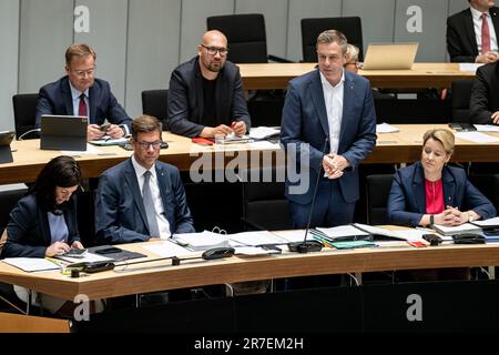 Berlino, Germania. 15th giugno, 2023. Stefan Evers (CDU), senatore delle finanze di Berlino, interviene nella sessione plenaria della Camera dei rappresentanti di Berlino. Credit: Fabian Sommer/dpa/Alamy Live News Foto Stock