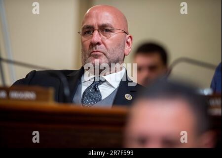 Andy Biggs (Repubblicano dell'Arizona), rappresentante degli Stati Uniti, interroga il panel durante una Camera Committee on Oversight and Accountability durante l'audizione "Death by a Thousand Regulations: The Biden Administations Campaign to Bury America in Red Tape" nel Rayburn House Office Building di Washington, DC, mercoledì 14 giugno 2023. Accredito: Rod Lamkey / CNP/Sipa USA Foto Stock