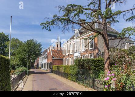 Strada storica con vecchie case a Loenen aan de Vecht, Paesi Bassi Foto Stock