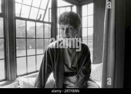 Ruth Rendell, scrittrice inglese di crimini di Best seller a casa sua a Suffolk alla fine degli anni '1980s. Foto Stock