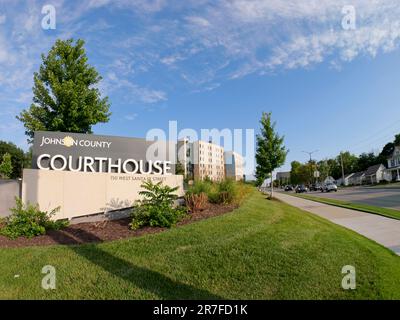 Olathe, Kansas - 13 giugno 2023: Vista fisheye della contea di Johnson, KS Courthouse Foto Stock