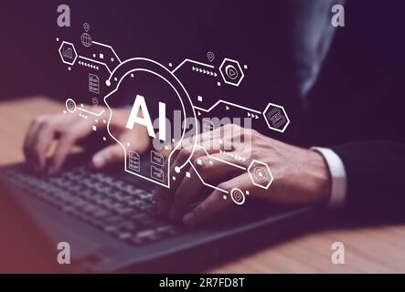 L'uomo d'affari usa il lavoro del laptop dell'intelligenza artificiale (ai) nel commercio futuristico e nello sviluppo del software di codifica sull'interfaccia e sulla sincronizzazione Foto Stock