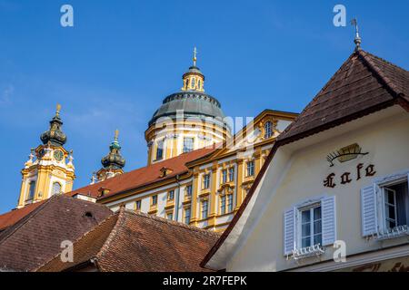 La cupola di Abbazia di Melk dalle strade di Melk, Austria Foto Stock