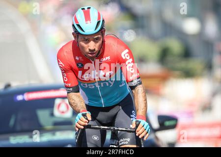 Knokke Heist, Belgio. 15th giugno, 2023. L'australiano Caleb Ewan di Lotto-Dstny attraversa il traguardo della tappa 2 della gara ciclistica Belgium Tour di Baloise, da Merelbeke a Knokke-Heist (175, 7 km) giovedì 15 giugno 2023. BELGA PHOTO DAVID PINTENS Credit: Belga News Agency/Alamy Live News Foto Stock