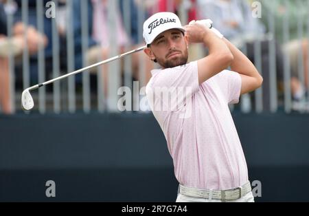 Los Angeles, Stati Uniti. 15th giugno, 2023. Jacob Solomon si tee sulla 15th buca durante il primo turno del 2023 Stati Uniti Open Golf Championship al Los Angeles Country Club di Los Angeles, California, giovedì 15 giugno 2023. Foto di Mike Goulding/UPI Credit: UPI/Alamy Live News Foto Stock