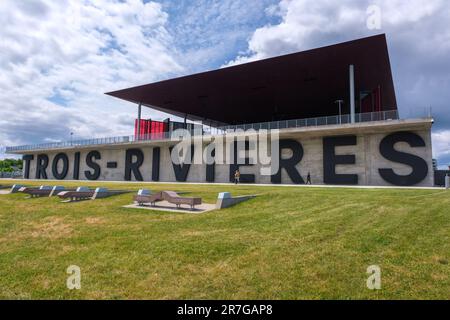 Trois-Rivières, CA - 9 giugno 2023: Facciata dell'Anfiteatro Cogeco Foto Stock