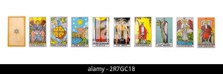 Lodz Polonia Giugno 11 2023 Set di carte Tarocchi, arcani maggiori degli amanti, Stella, Eremita, Imperatore e Diavolo isolati su sfondo bianco. Foto Stock